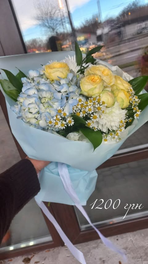 Букет №006 — ніжна пастельна композиція у жовтій гамі. Квітковий салон «Квітник», Дніпро.