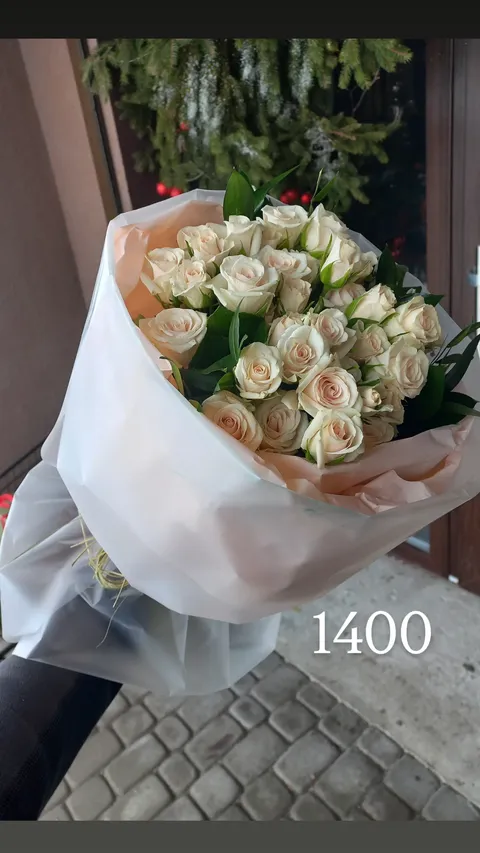 Букет №016 — стильний букет у рожевій гамі — реальна робота квіткового салону «Квітник» у Дніпрі