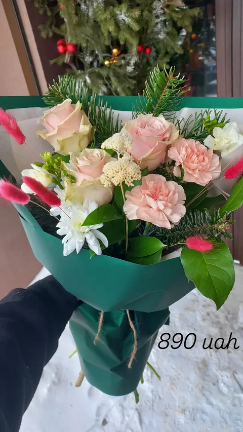 Букет №028 — яскрава композиція у зелено-білій гамі. Квітковий салон «Квітник», Дніпро.