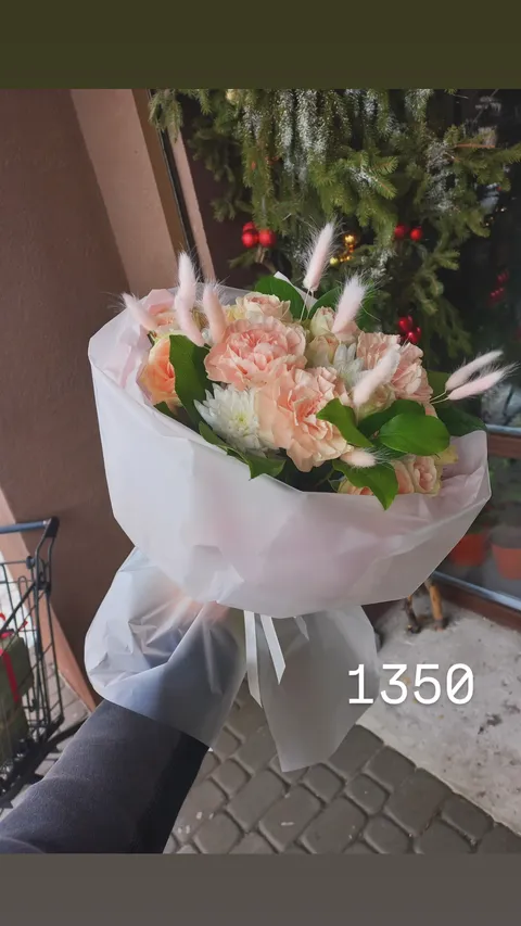 Букет №036 — стильний букет у рожевій гамі. Квітковий салон «Квітник», Дніпро.