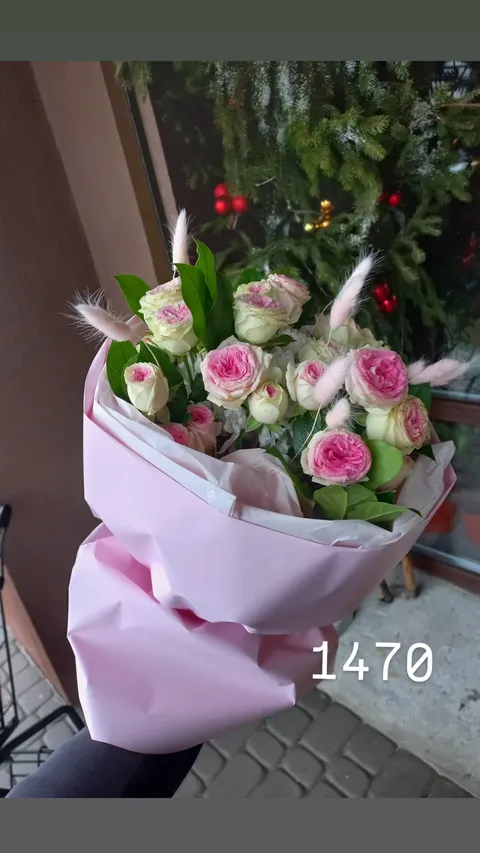 Букет №040 — стильний букет у зелено-білій гамі. Квітковий салон «Квітник», Дніпро.
