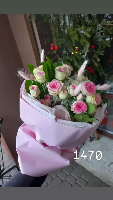 Букет №040 — стильний букет у зелено-білій гамі. Квітковий салон «Квітник», Дніпро.