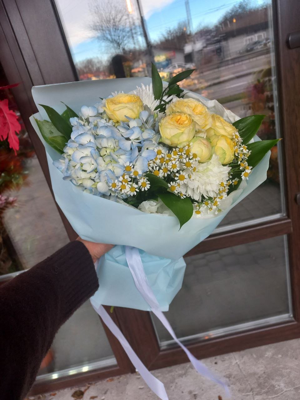 Букет №078 — стильний букет у рожевій гамі — реальна робота квіткового салону «Квітник» у Дніпрі